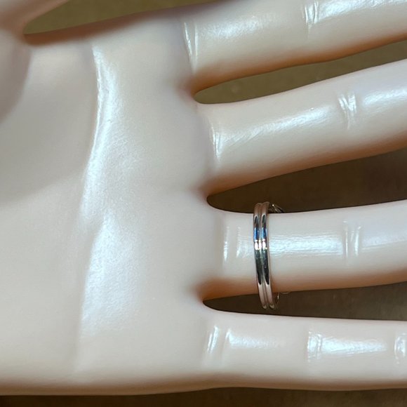 Sarah Coventry Silver Tone Rhinestone Pearl Size 7.5 Adjustable Cocktail Ring - Picture 4 of 7